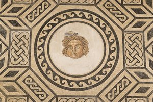 Mosaïque de Méduse, dans la salle des Mosaïques de l