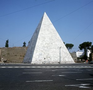 Pyramide de Cestius, Rome