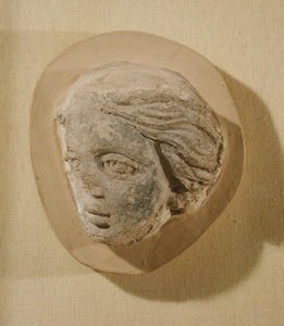Relief représentant la tête d