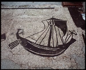 Art romain : « Navire » Mosaïque de la Corporation des gens de la mer, Place des Corporations