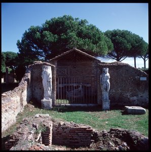 Art romain : vue des ruines du sanctuaire de la divinité Attis (ou Atys), région IV