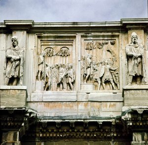 Art romain : bas-relief en marbre représentant la distribution de subsides au peuple et la reddition d
