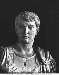 Statue du jeune Néron (37-68 après J.-C.) vers 54 (marbre) (détail) - Roman