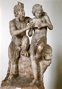 Statuette du dieu Pan enseignant la flûte à son éromène, le berger Daphnis. Sculpture romaine en marbre d