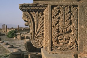 Fragment architectural avec décoration sculptée, marché de Sertius, Haute période impériale (27 av. J.-C.-395 apr. J.-C.)