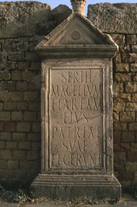 Stèle avec une inscription sur le marché de Sertius, Haut Empire (27 av. J.-C. - 395 apr. J.-C.) - Roman Imperial Period