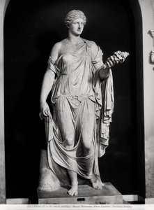 Statue féminine appelée Flora Farnese, IIe-IIIe siècle apr. J.-C. (marbre) - Roman Roman