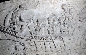 Art romain : « Soldats romains sur une galère sur le Danube pendant la Première Guerre en Dacie » Moulage de 1862 reproduisant les bas-reliefs de la colonne de Trajan (colonne Trajane) (Colonna Traiana) à Rome construite sous le règne de l