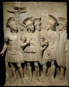 Art romain : relief en marbre représentant la garde prétorienne, les légionnaires et les soldats d