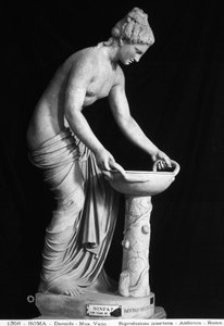 Statue représentant une Danaïde - Roman Roman