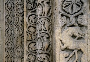 Détails décoratifs de la façade de la basilique, début du XIIe siècle - Romanesque