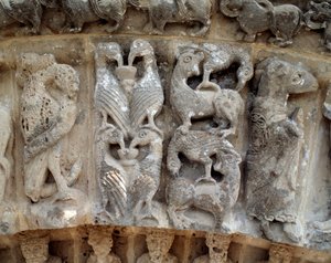 Détail des sculptures du portail sud - Romanesque
