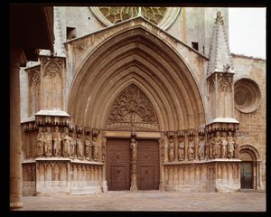Art gothique : (détail) du portail central de la cathédrale de Sainte Thècle à Tarragone - Romanesque