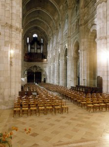 Intérieur de la Cathédrale Saint-Lazare d