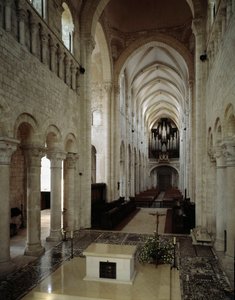Art roman: vue intérieure de la basilique de Saint-Benoît-sur-Loire (Loiret)