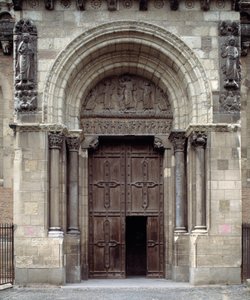 Portail sud de la basilique - Romanesque