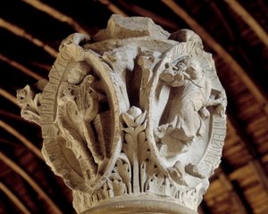 Tons du chant grégorien : le troisième (passion et résurrection du Christ) et Tintinrection du Christ (à droite), Chapiteau du chœur (sculpture) - Romanesque