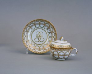 Tasse et soucoupe avec le monogramme de Catherine II, Manufacture impériale de porcelaine, 1770-1780s