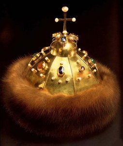 Couronne, ateliers du Kremlin, 1682 (or, zibeline et pierres précieuses) - Russian School
