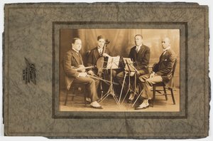 Photographie de Hall Johnson et du Quatuor à cordes noir, vers 1923 - S. Tarr