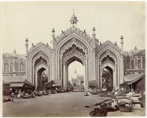 Porte du bazar de Hoesseinabad, Lucknow - Samuel Bourne (signed by artist)