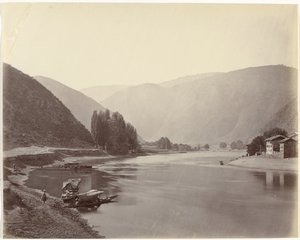 Vue de la rivière près de Baramulla, Inde