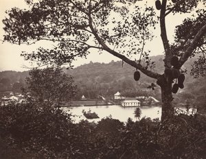 Vue depuis Upper Lake Road montrant le Temple et l