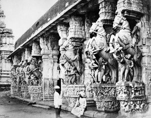 Piliers de chevaux sculptés dans le temple de Ranganatha, Srirangam, 1869