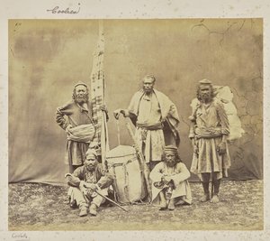 [Travailleurs de la montagne à Shimla avec Khiltas et Dandy] - Samuel Bourne
