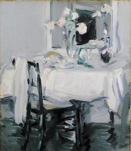 Un intérieur avec des roses dans un vase sur une table
