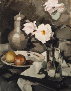 Roses roses dans un vase en verre, c. 1924