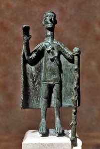 Culture nuragique (nuraghi) sarde : statuette en bronze de voyageur tenant un bâton et couvert d