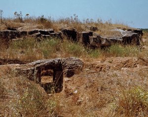 Culture nuragique sarde : ruines de la ville pré-nuragique sur le site mégalithique d
