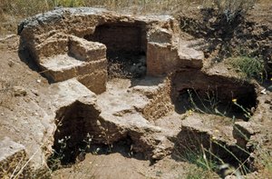 Culture nuragique (nuraghi) sarde : ruines de la ville pré-nuragique sur le site mégalithique d