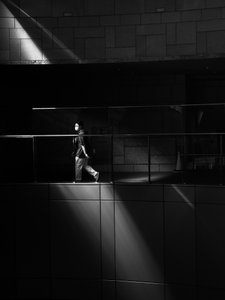 Marcher dans la lumière