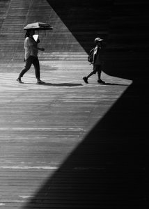 Marcher entre ombre et lumière