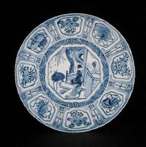 Assiette kraak bleue et blanche peinte avec une dame et un cerf, Wanli - School Chinese
