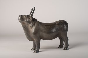 Taureau (argent avec décoration ciselée et repoussé)