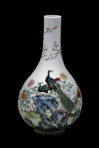 Art chinois : vase en céramique de la famille rose décoré d