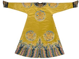 Robe de dragon brodée Qiu Xiangse, Longpao, début du XVIIIe siècle - School Chinese