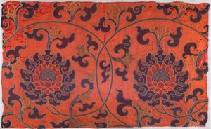 Fragment de textile à motif de fleurs, tiges et feuilles de lotus en volutes (satin à armure toile) - School Chinese