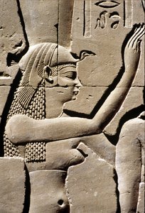 Égypte ancienne, sculpture murale, déesse Isis, temple d