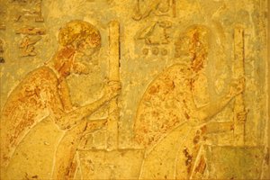 Égypte ancienne, sculpture/peinture murale, tombe de Petosiris, Tuna el Gebel, 300 av. J.-C., ouvriers utilisant un pilon et un mortier - School Egyptian