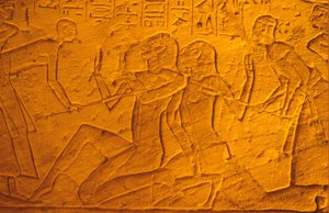 Égypte ancienne, peinture murale/sculpture, prisonniers hittites battus avec des bâtons, Temple de Ramsès II et Néfertari, Abou Simbel - School Egyptian