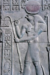 Égypte ancienne, peinture murale/sculpture, Horus écrit sur un rouleau de papyrus, Temple de Sobek et Horus, Kom Ombo