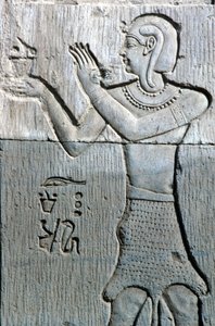 Égypte ancienne, peinture murale, Prêtre portant une peau de léopard, offrant de l