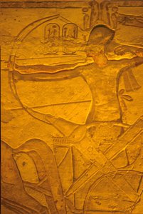 Égypte ancienne, peinture/sculpture murale, Ramsès II dans son char à la bataille de Kadesh, temple de Ramsès II et Néfertari, Abou Simbel - School Egyptian