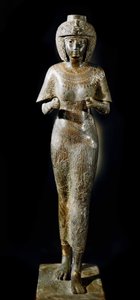 Antiquité égyptienne : statue en bronze de la reine Karomama, épouse du pharaon Takelot II. 21e dynastie. Paris, Musée du Louvre