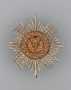 Insigne de casquette, vers 1896-1920 (métal) - School English