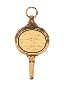 Clé de montre gravée memento mori, avec mèche de cheveux de Martha Wayles Jefferson, fin XVIIIe - début XIXe siècle - School European